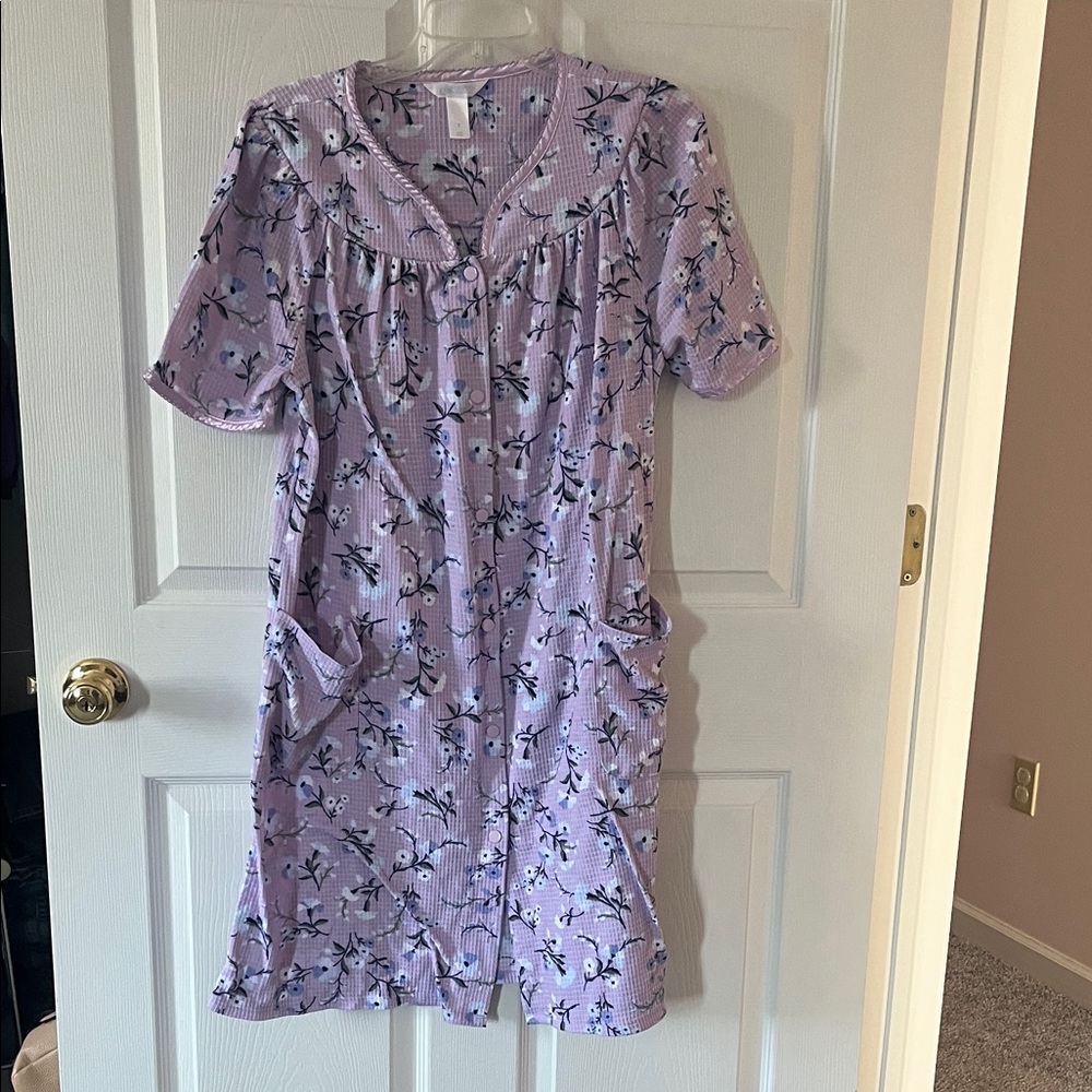 Adonna Lavender Floral Sleepwear Sz small
